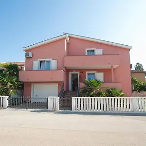 https://apartments-maric-umag.in-istria.net